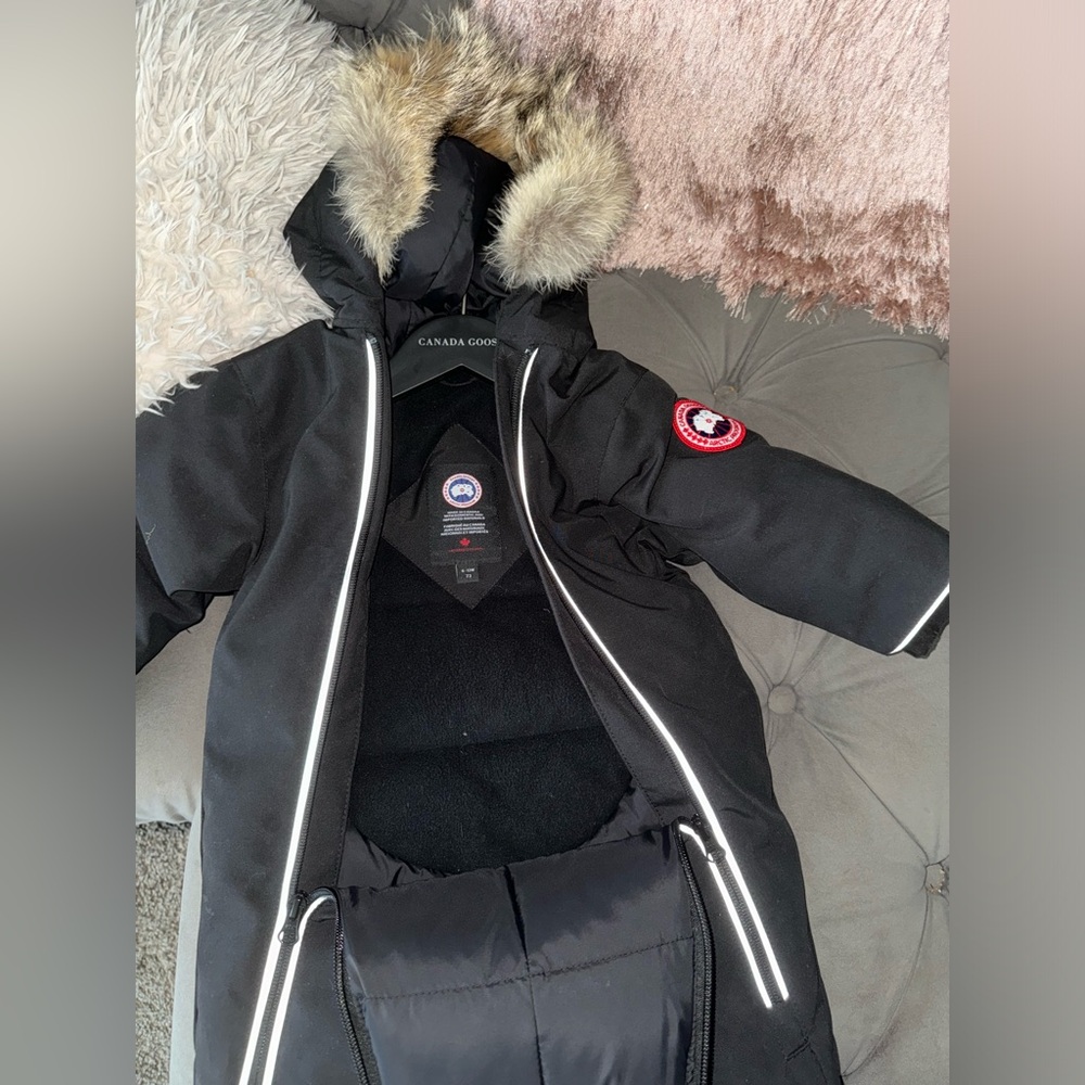 6-12 m Canada Goose Baby Snowsuit. Gently worn